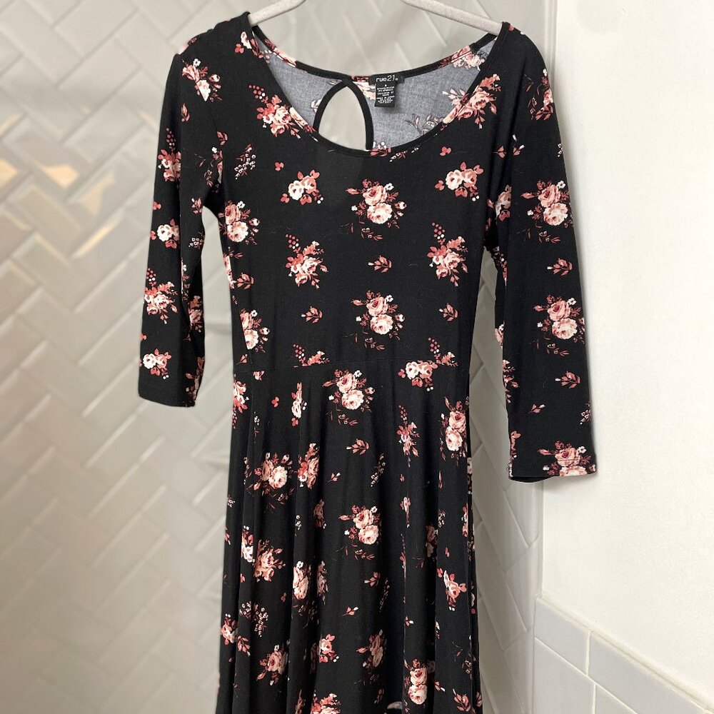 Women Small Black and Floral Quarter Sleeve Midi Dress